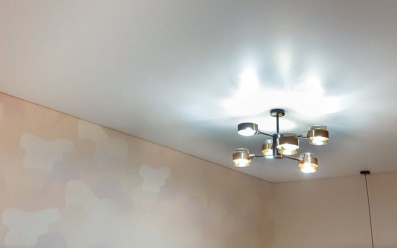 natyazhnoj-potolok-v-detskoj-matovyj-besshovnyj-23.jpg
